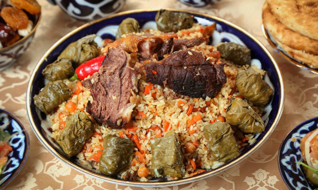 Что такое киргизская уличная кухня. Чайхона ош фото. Поесть плов в казани. Поесть плов в казани. Плов чайханский.