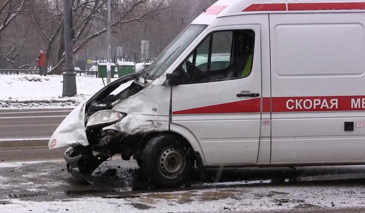 Инициатива: Разрешить водителям пожарных машин и скорой помощи таранить  автомобили | Enter