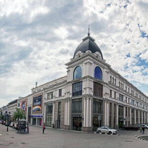 3. Открытие ресторана «Конь и вишня»