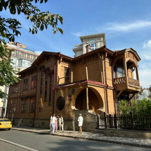 4. Открытие ресторана «Цех» в доме Дружининой