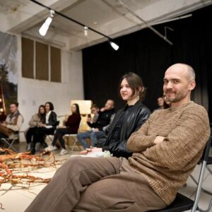 3 . Экскурсия и артист-ток с кураторами выставки «Фабричные мифы и ускользающие легенды» JPG